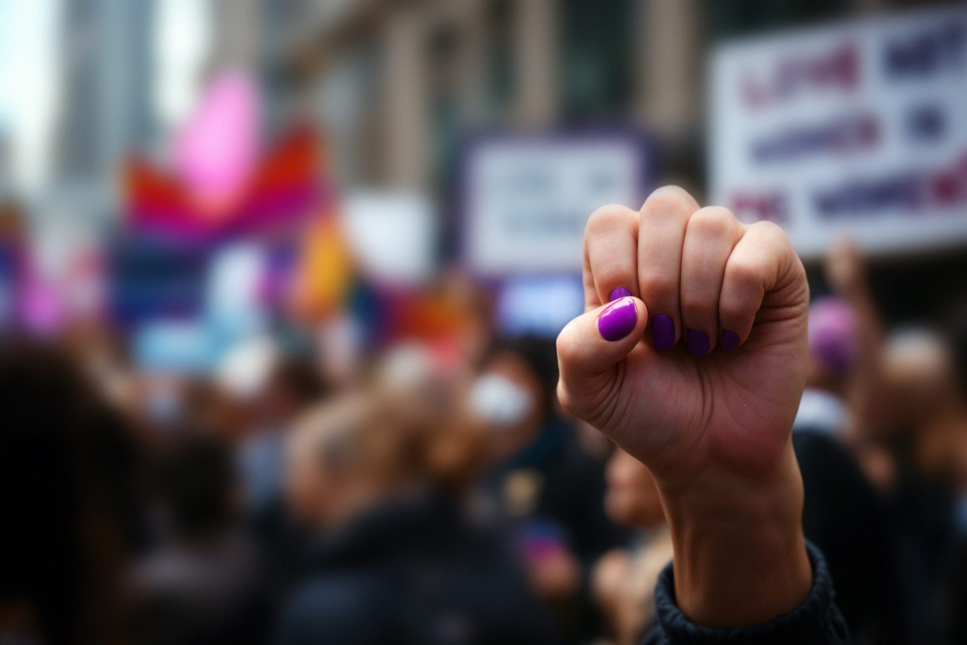 Violencia política y erosión democrática: América Latina ante el riesgo de nuevas crisis (2025–2030)